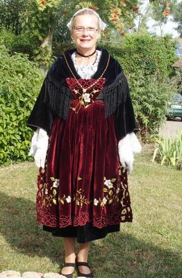 03092016 francoise de face en costume de muzillac