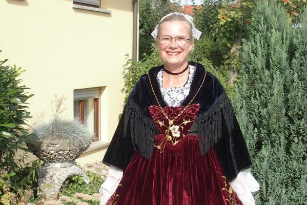 03092016 francoise en costume de muzillac portrait