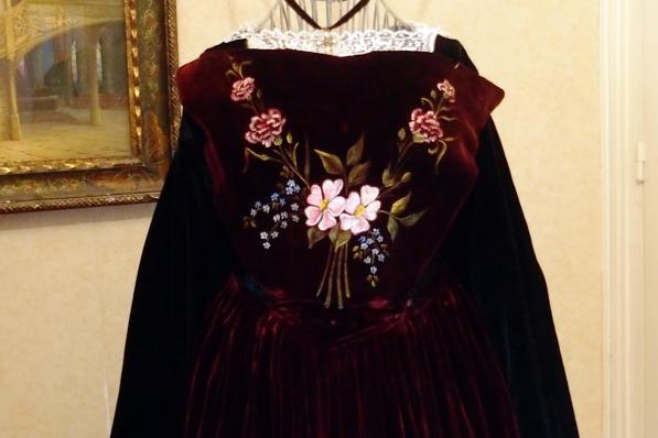 04022017 grand devantier de tablier vannetais en velours peint