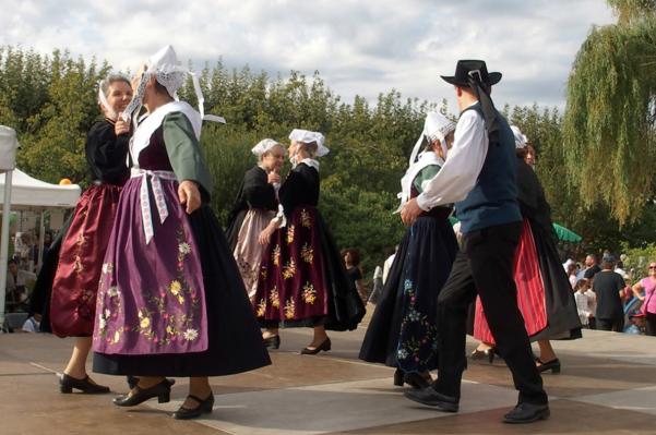 09092018 en tablier brode petits bouquets