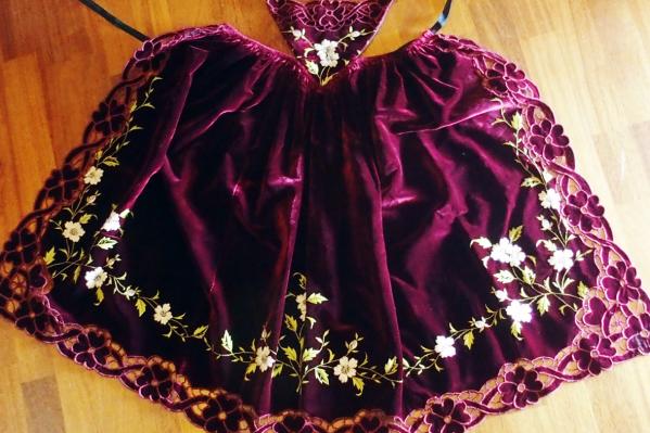 18072016 tablier en velours brode et festonne du vannetais gallo