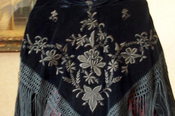 Chale en velours brode vannetais 1