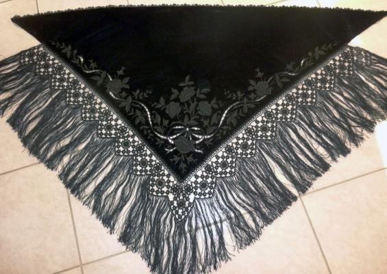 Chale vannetais avec broderies renaissance 2