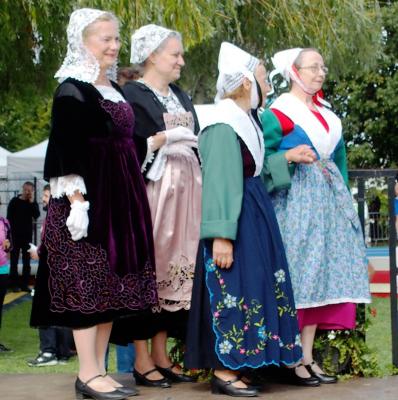 En cortege pour depart de polka de paimpol c