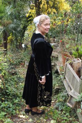 En costume de pontivy vue de profil