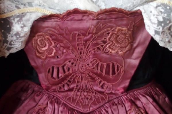 Petite piecette brodee de tablier de plumelec gallo 1