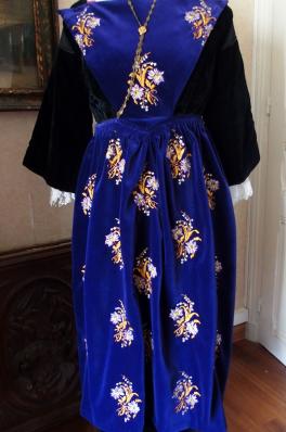 Tablier a petits bouquets acheve