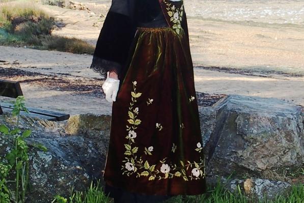 Tablier vannetais des annees 20 vue de profil a larmor baden 1