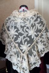 Chale breton de mariee en tulle blanc avec application 1