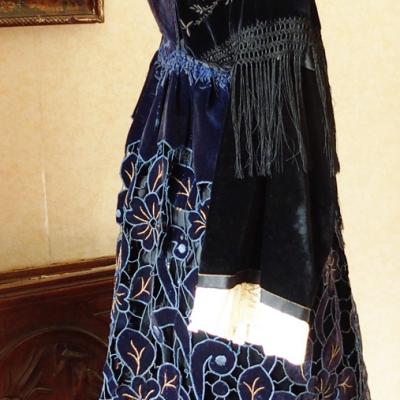 Costume avec tablier de plumelec 1940 50