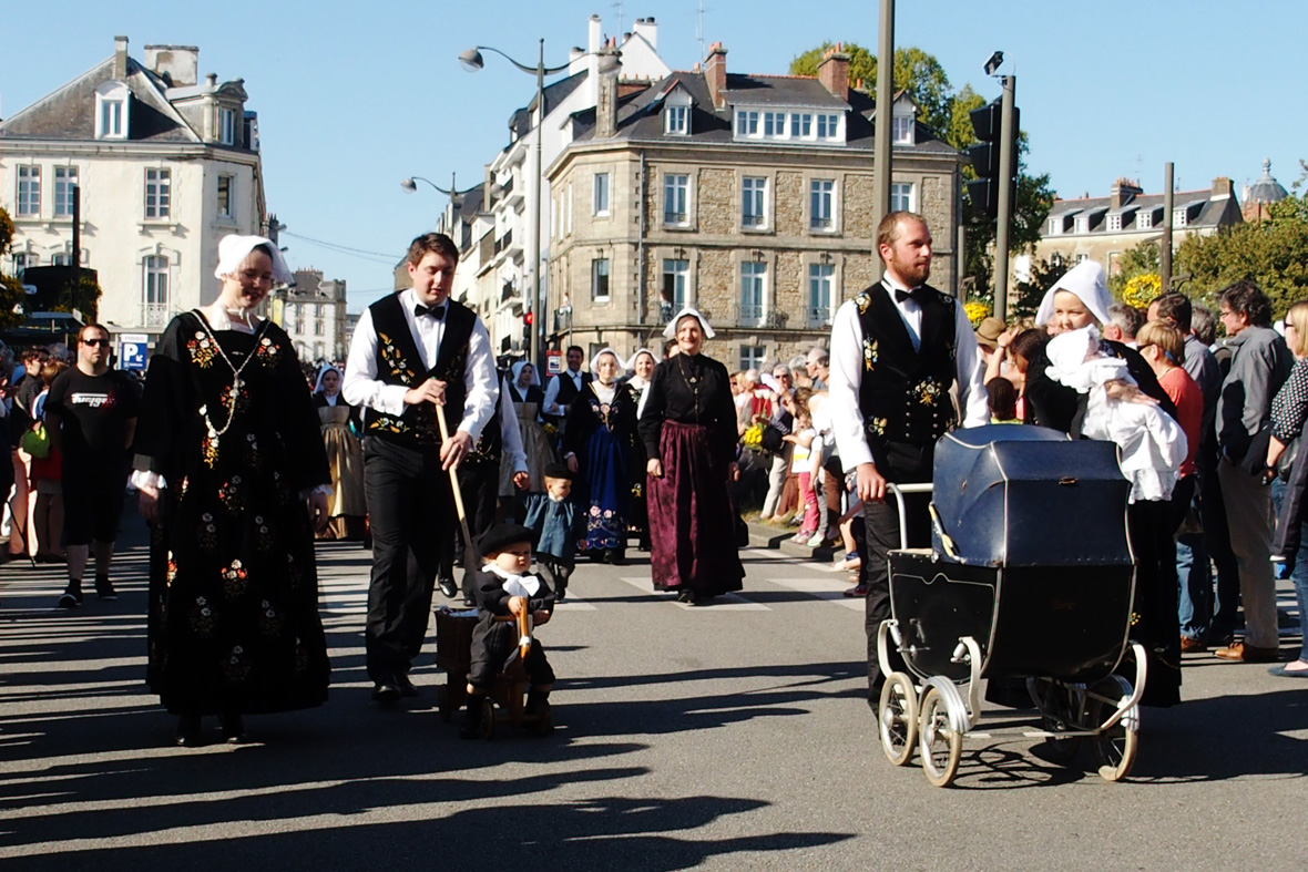 Costumes traditionnels bretons du Morbihan au TradiDeiz de Vannes